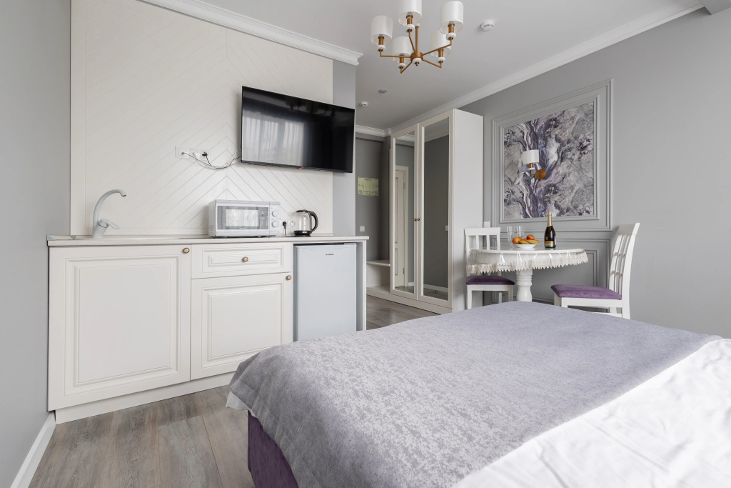 Rivyera Art Aparthotel Room Type - Superior Double Apartment with park view full double bed