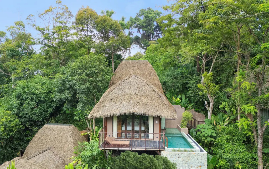 Clay Pool Cottage with balcony and with jungle view