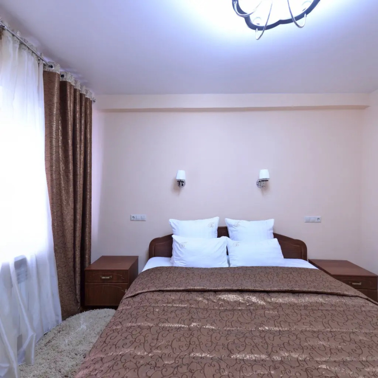 Double Suite (full double bed)