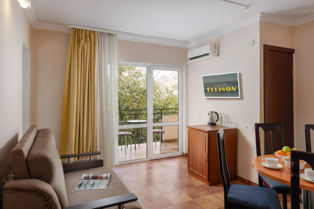 Quadruple Junior Suite