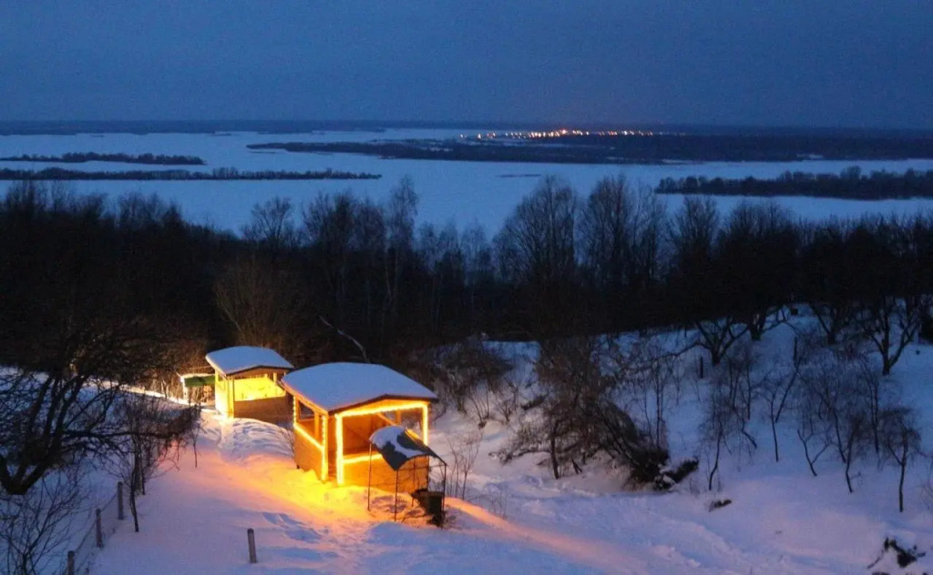 Шестиместный коттедж с балконом и с панорамным видом в Ласточкин дом