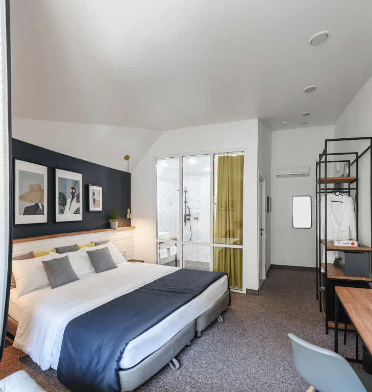 History hotel Room Type - Superior Double room with courtyard view full double bed