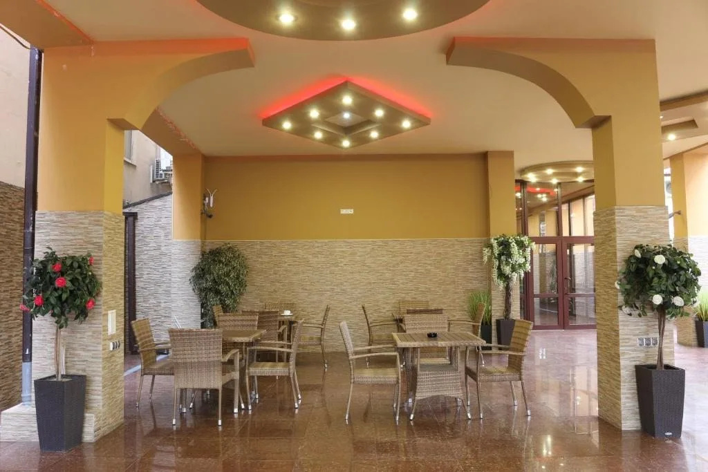 Lobby & Reception