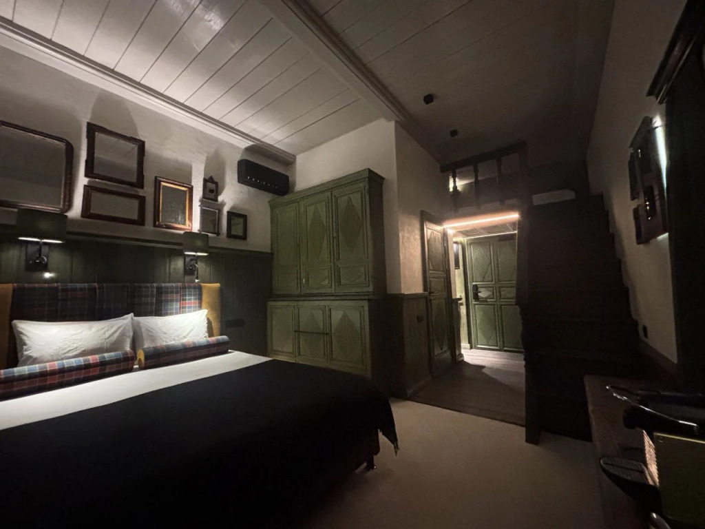 Трёхместный семейный номер Superior с видом на город в Конь в пальто