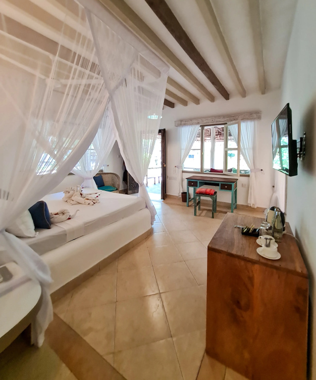 Double Suite (full double bed)