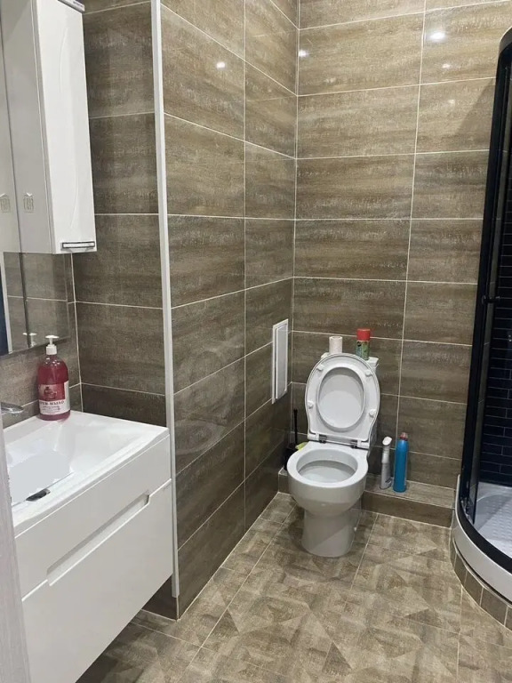 Квартира однокомнатная с видом из окна на озеро - фото 11