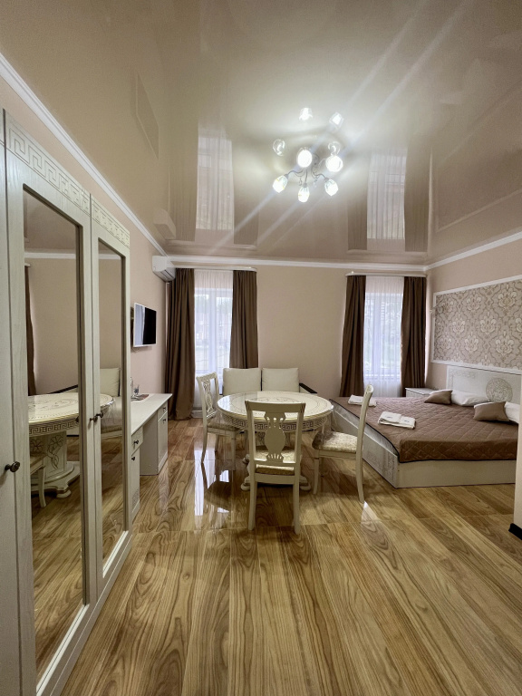 Double Suite with lake view (full double bed)