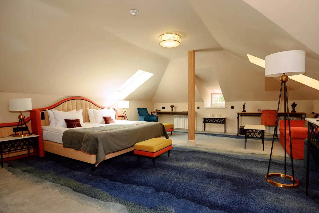 Gogol Double Attic Suite (full double bed)