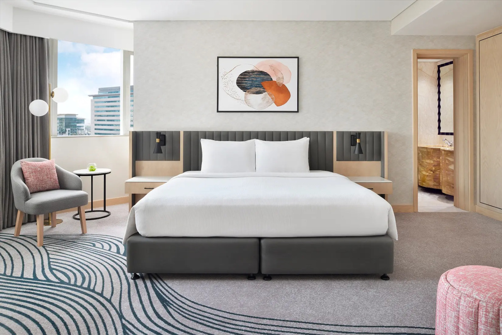Двухместный люкс c 1 комнатой (двуспальная кровать) в Crowne Plaza Dubai Jumeirah an IHG Hotel