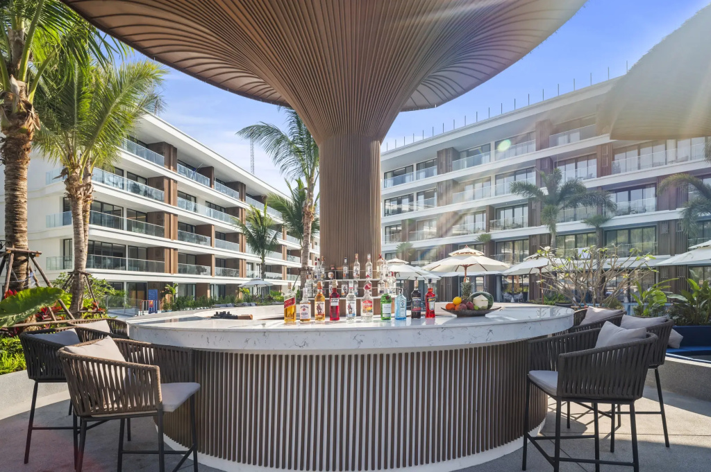 Курортный Отель Kora Beach Resort Phuket — фото