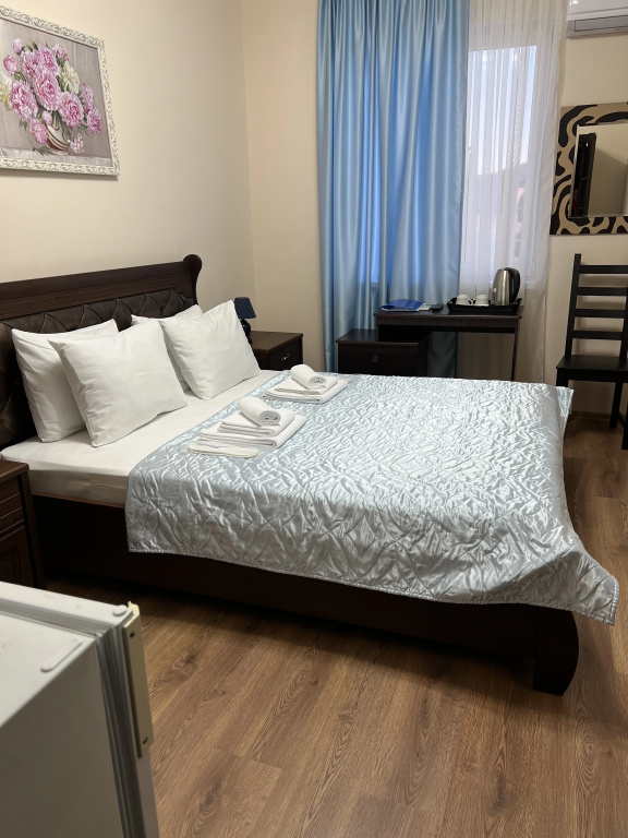 Deluxe No.10 Double room with city view (full double bed)