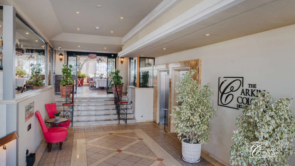 Lobby & Reception