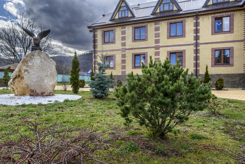 На территории базы - Picture of Gornaya, Kamennomostsky - Tripadvisor