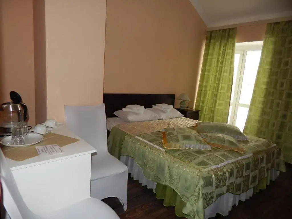 Deluxe Double room with balcony and with city view (full double bed)
