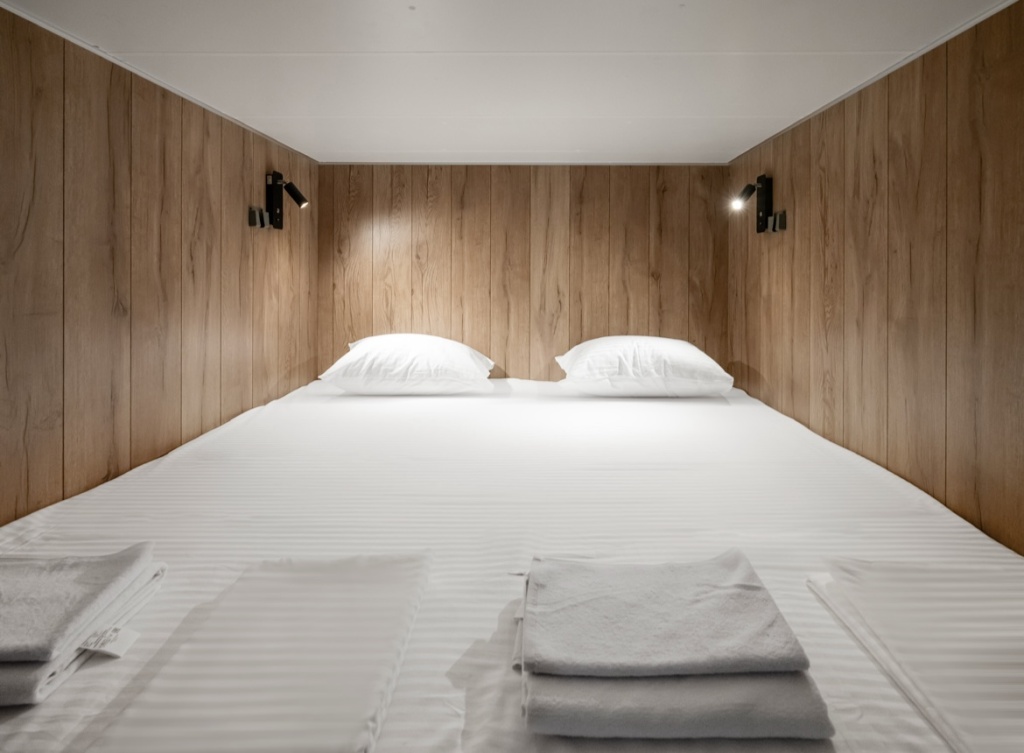 Kigo Spartak Hotel Room Type - King no window Double room full double bed