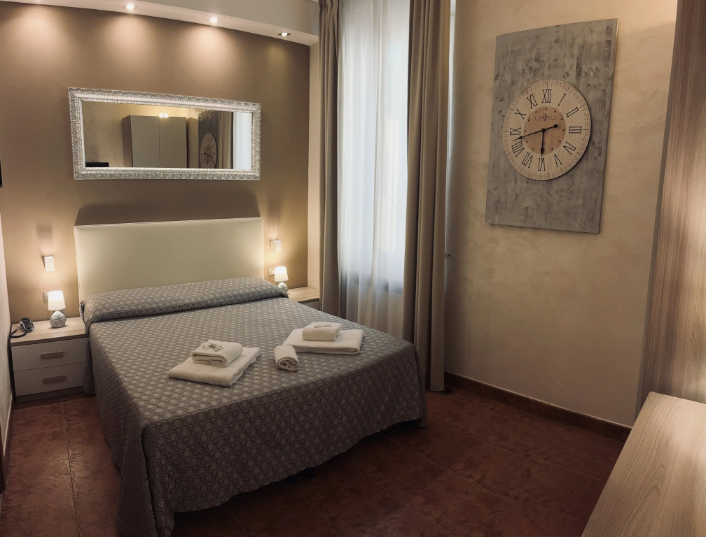 Double room (full double bed)
