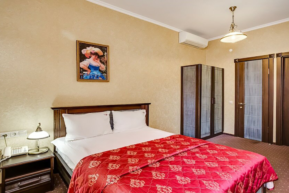 Siti Rouz Hotel Room Type - Comfort Double room with courtyard view full double bed