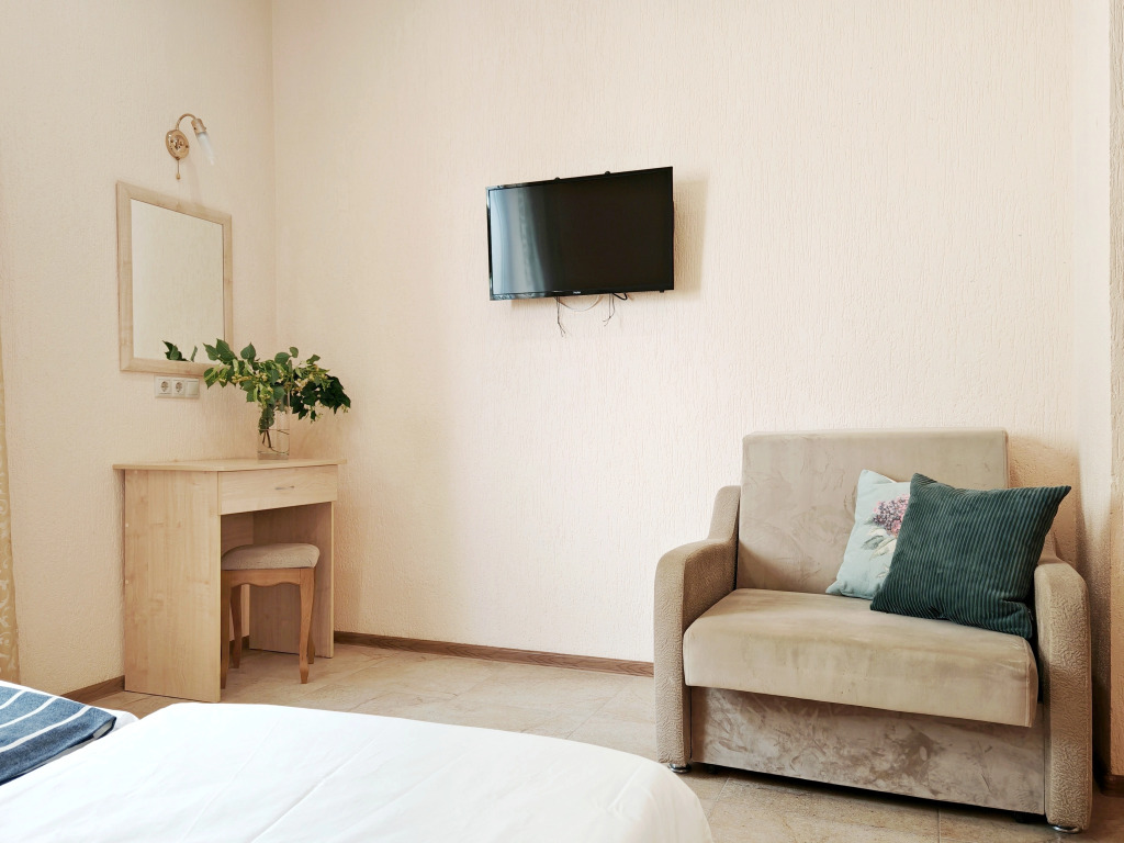 Трёхместный номер Comfort в Михаил ждет в гости