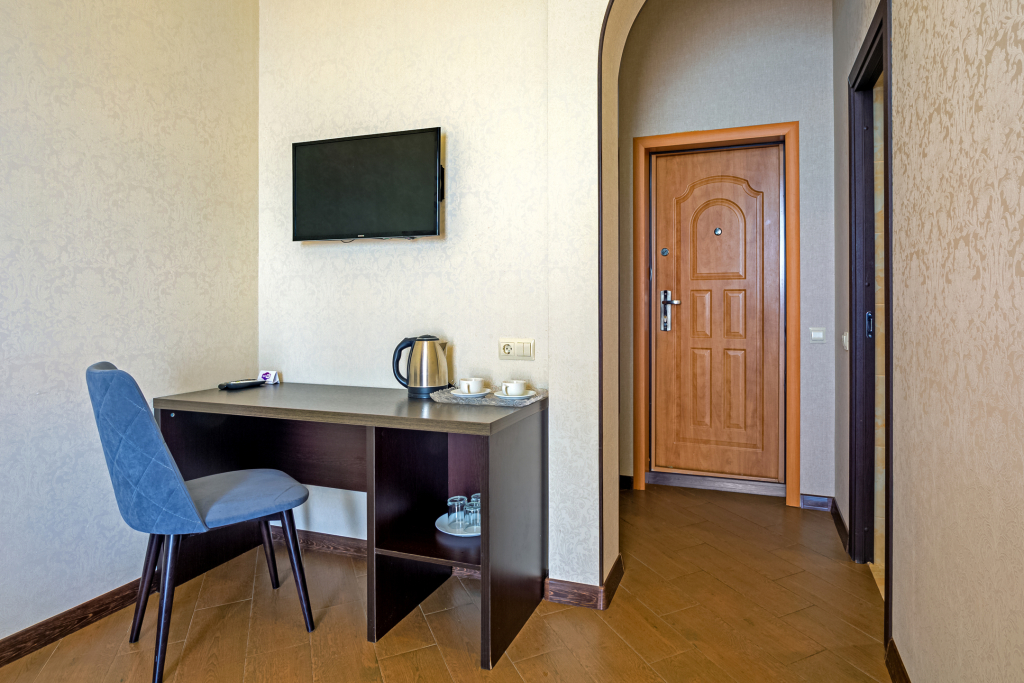 Полулюкс с 2 комнатами с балконом и с видом на море в Лучезарный