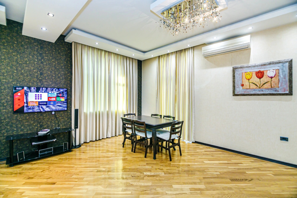 Отель Апартаменты LUX Apartment Nizami street 73 в Баку