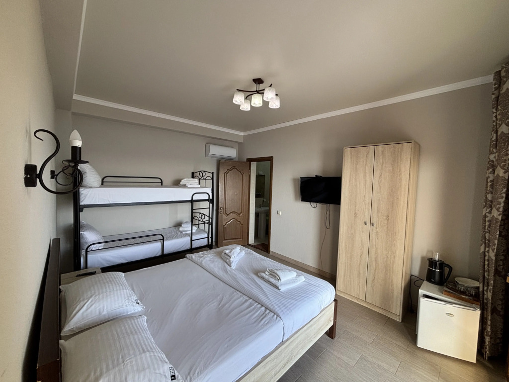 Четырёхместный номер Standard с видом на море в Мини-отель Leon Beach Hotel