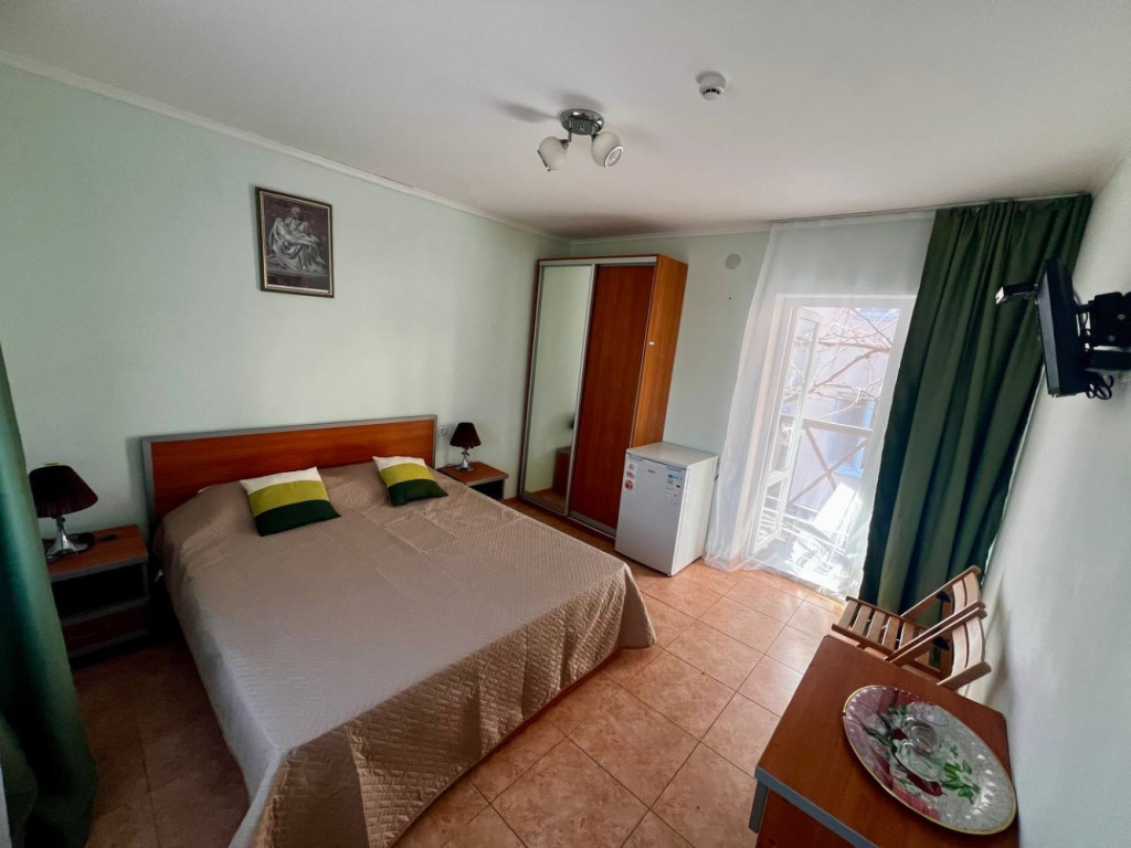 Classic Double room with balcony (full double bed)