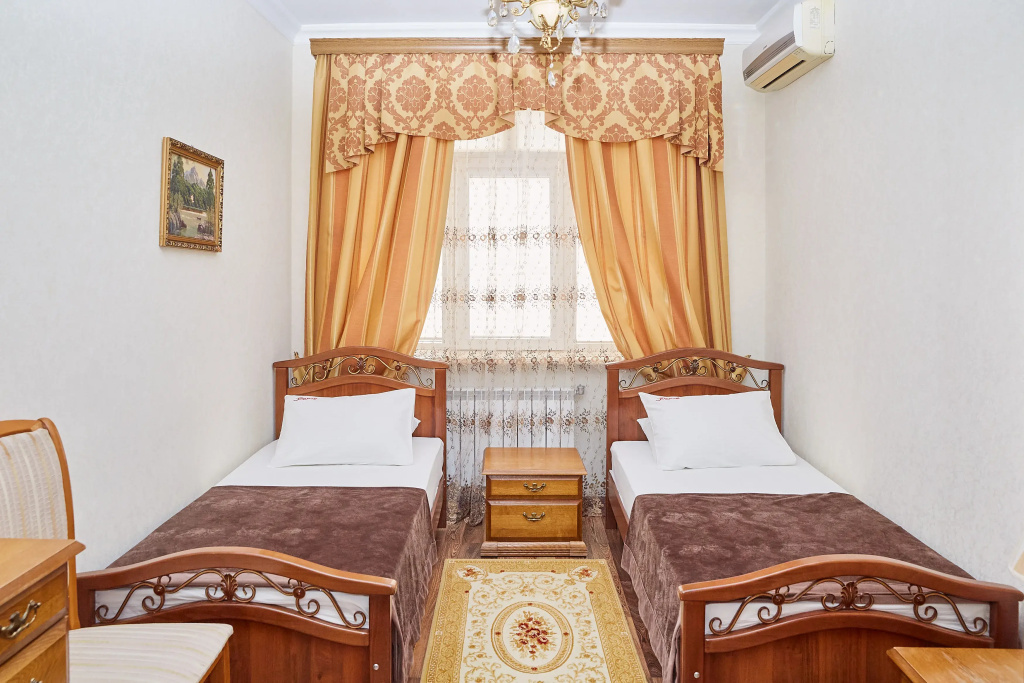 Tarho Hotel Room Type - 2 Bedrooms Double room with city view twin beds