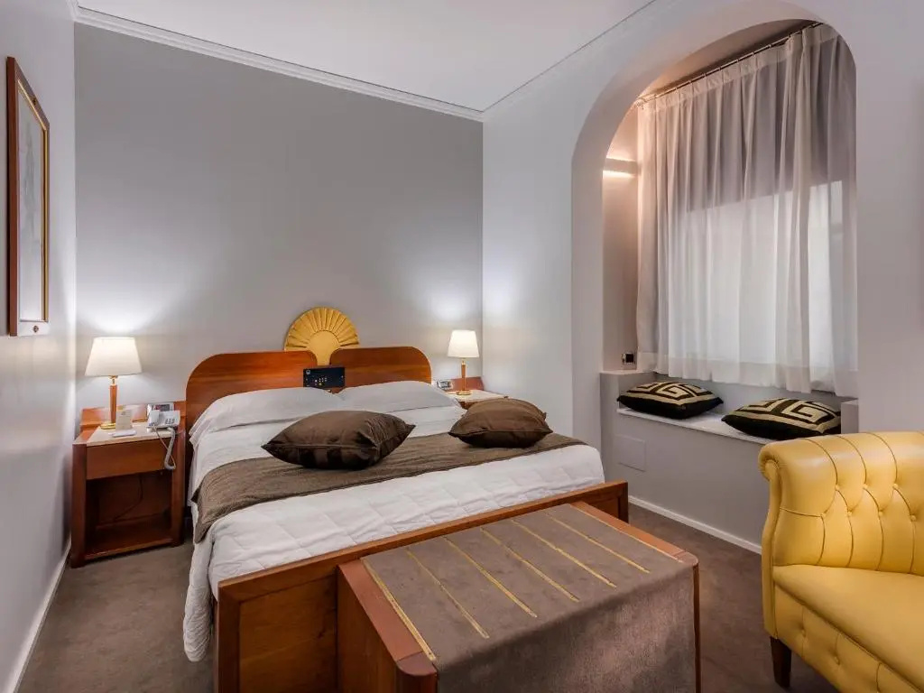 Double room (full double bed)