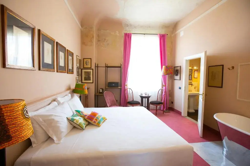 Deluxe Double room (full double bed)