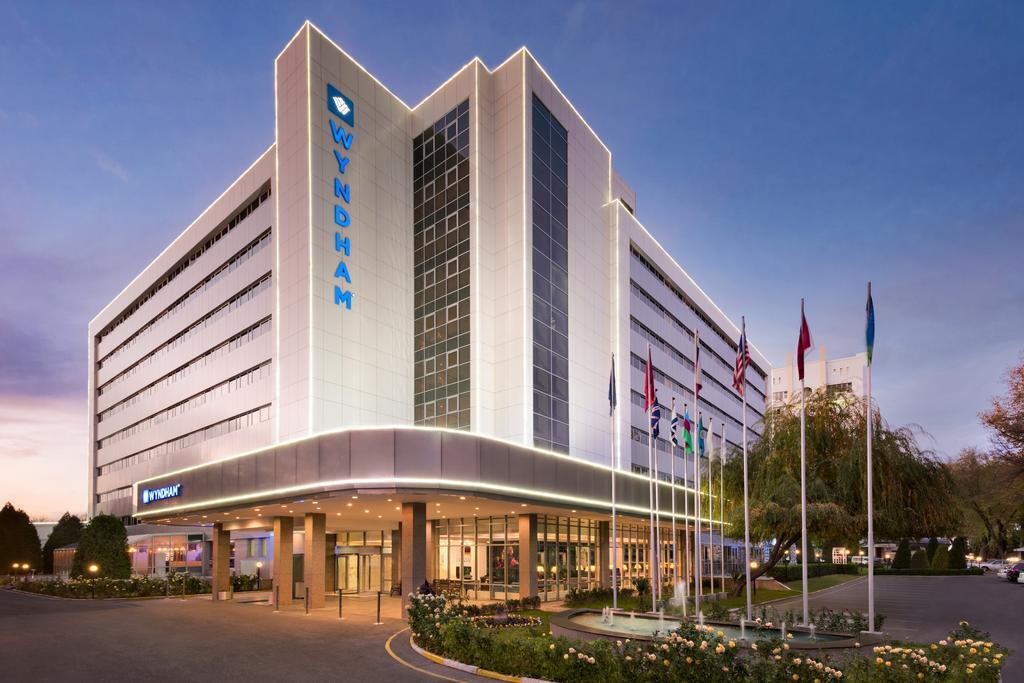 Отель Отель Wyndham Tashkent в Ташкенте