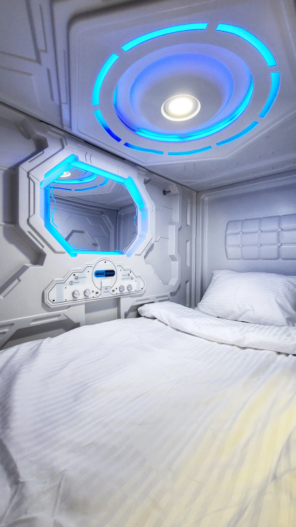 Luxury Single Capsule