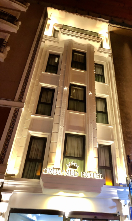 Отель Crowned Hotel — фото
