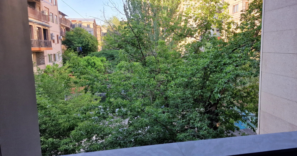 Lovely 2-bedroom near North Avenue Flat