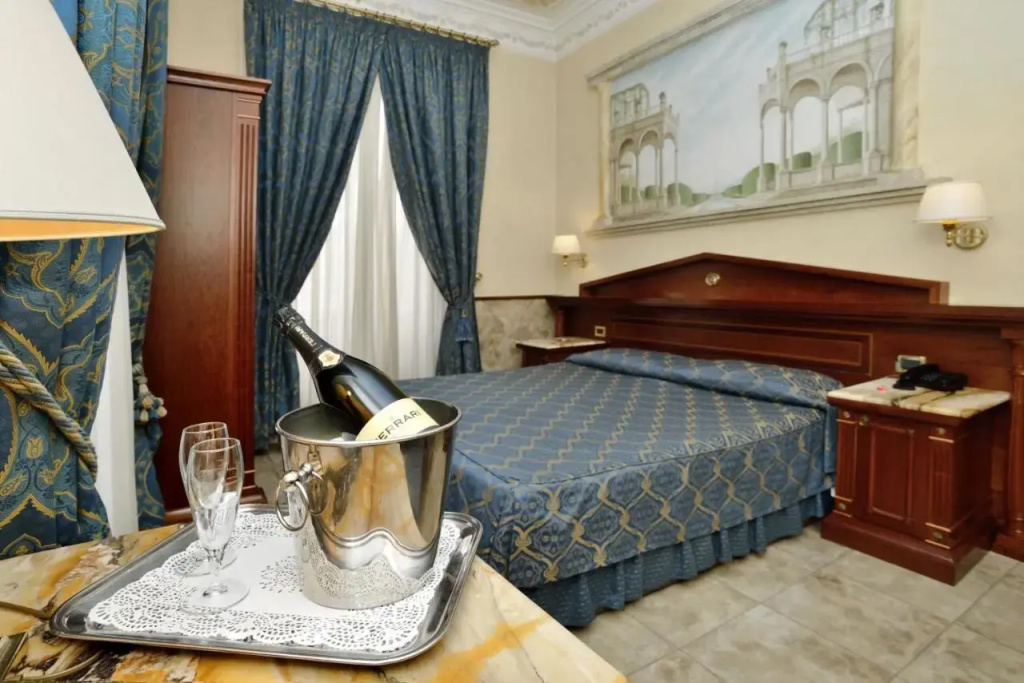 Deluxe Double room (full double bed)