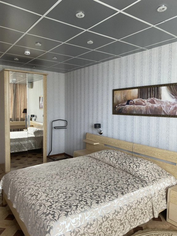 2 Bedrooms No. 402, 503, 507, 508, 609 Double room (full double bed)
