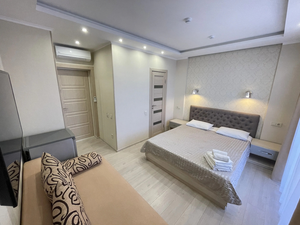 Standard Double room with balcony (full double bed)