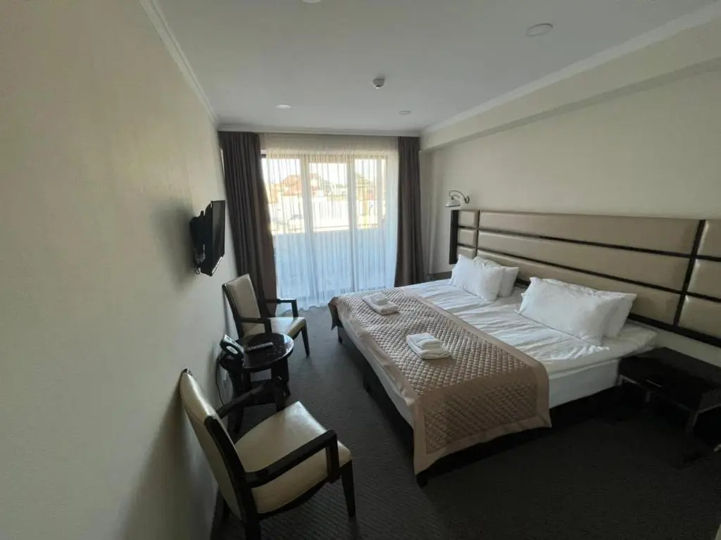 Double Suite with balcony and with view (full double bed)