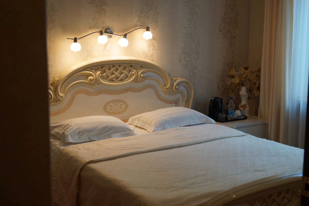 Standard Double room with courtyard view (full double bed)
