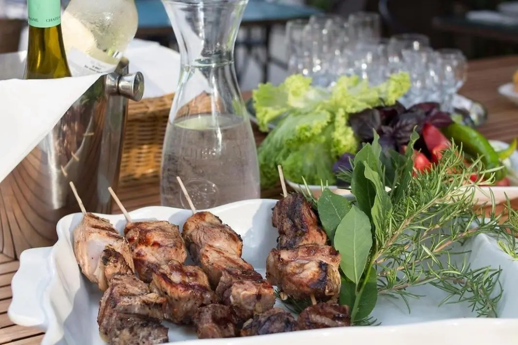 Food & Beverage