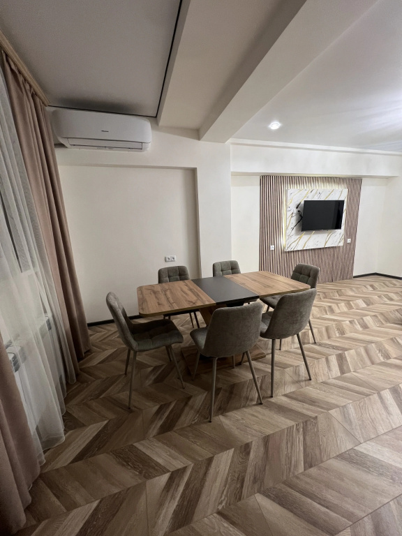 Квартира Downtown With 2 Bedrooms and 1 living room — фото