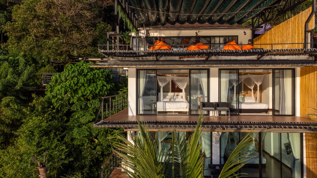 The Cozy Beach Front Hotel