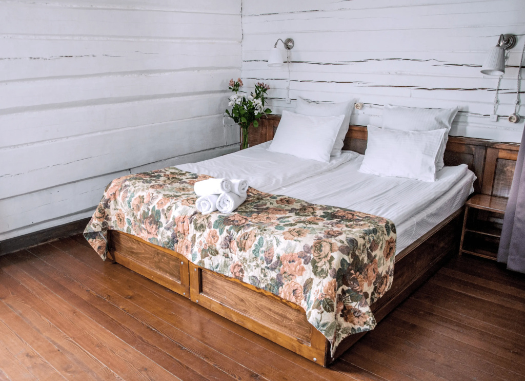 Marusya Boutique-hotel Room Type - Deluxe Double room with balcony and with courtyard view full double bed