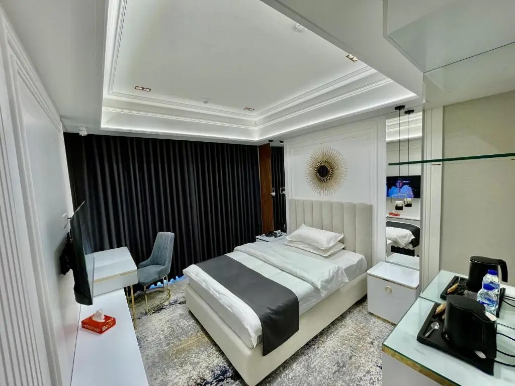 Deluxe New Single room