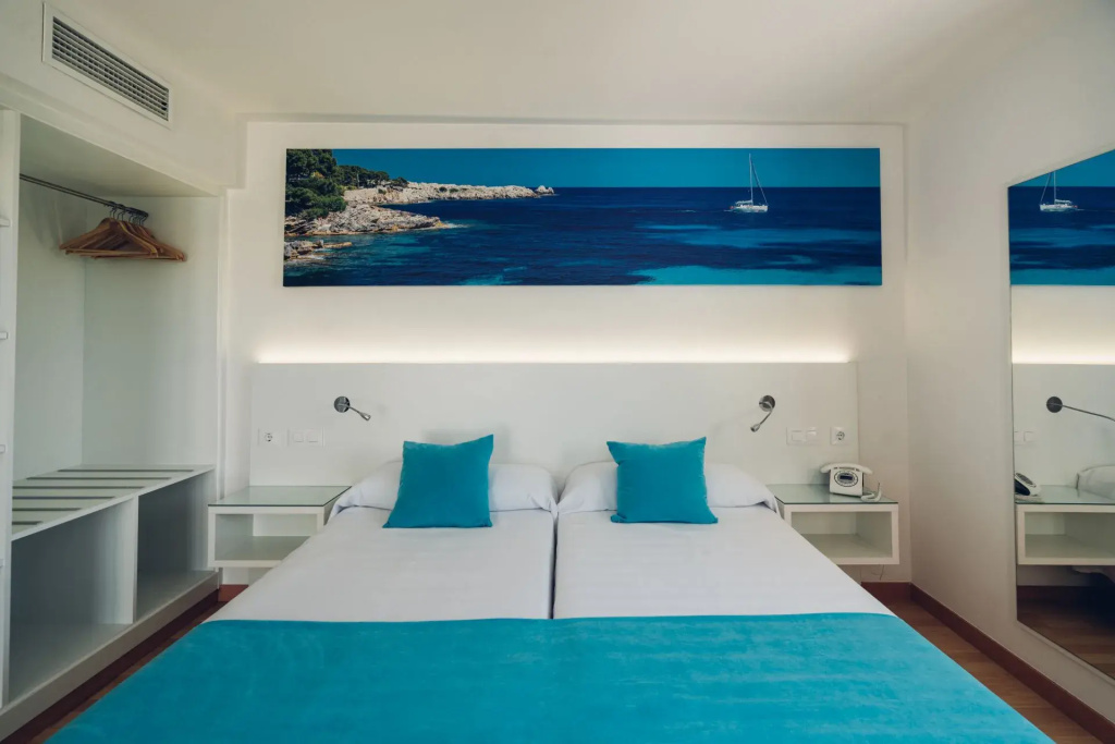 Superior Double room with balcony and with pool view (full double bed)