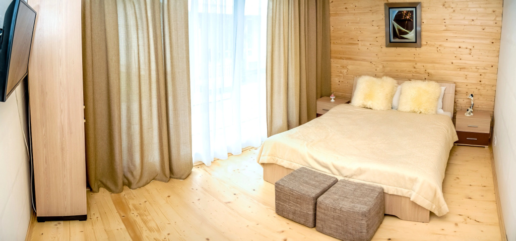 Deluxe Double room (full double bed)