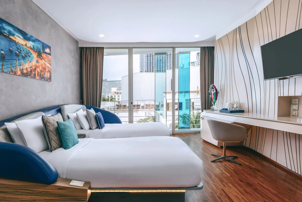 Deluxe Double room with pool view (twin beds)