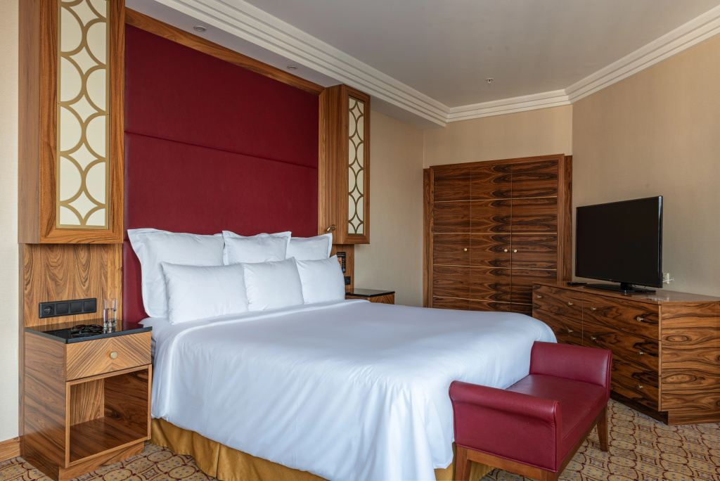 MonArch Moscow Hotel (ex. Renaissance Monarch) Room Type - Premier Double Suite full double bed