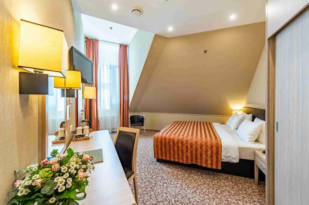 Standard Plus Double Attic room with lake view twin beds