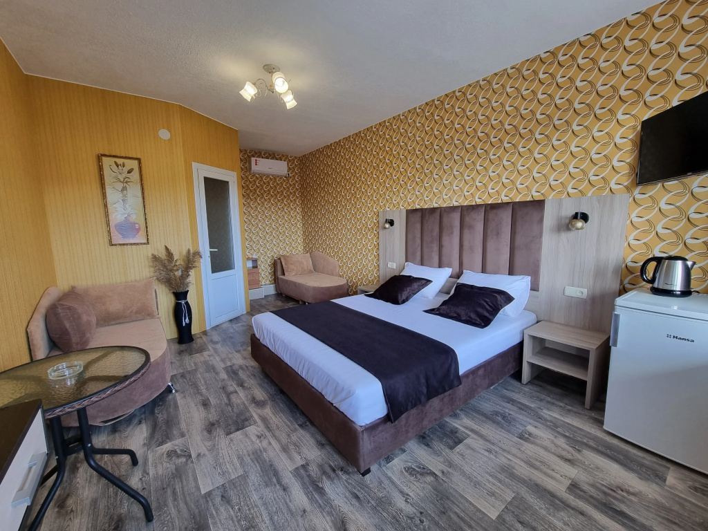 Standard Triple room with balcony