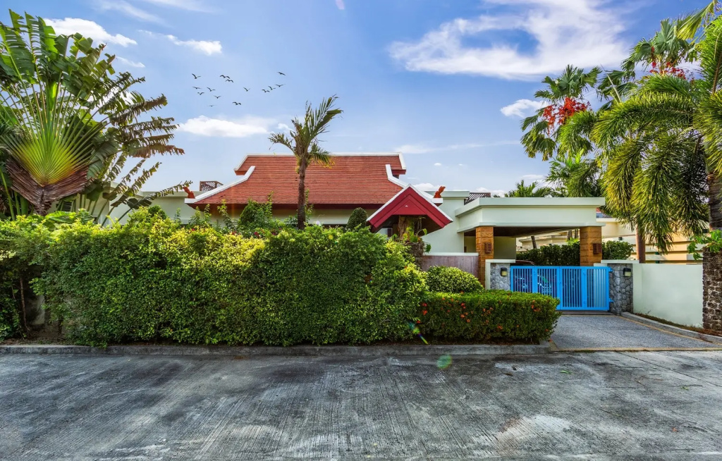 Togian Private Pool Naiharn Beach Villa